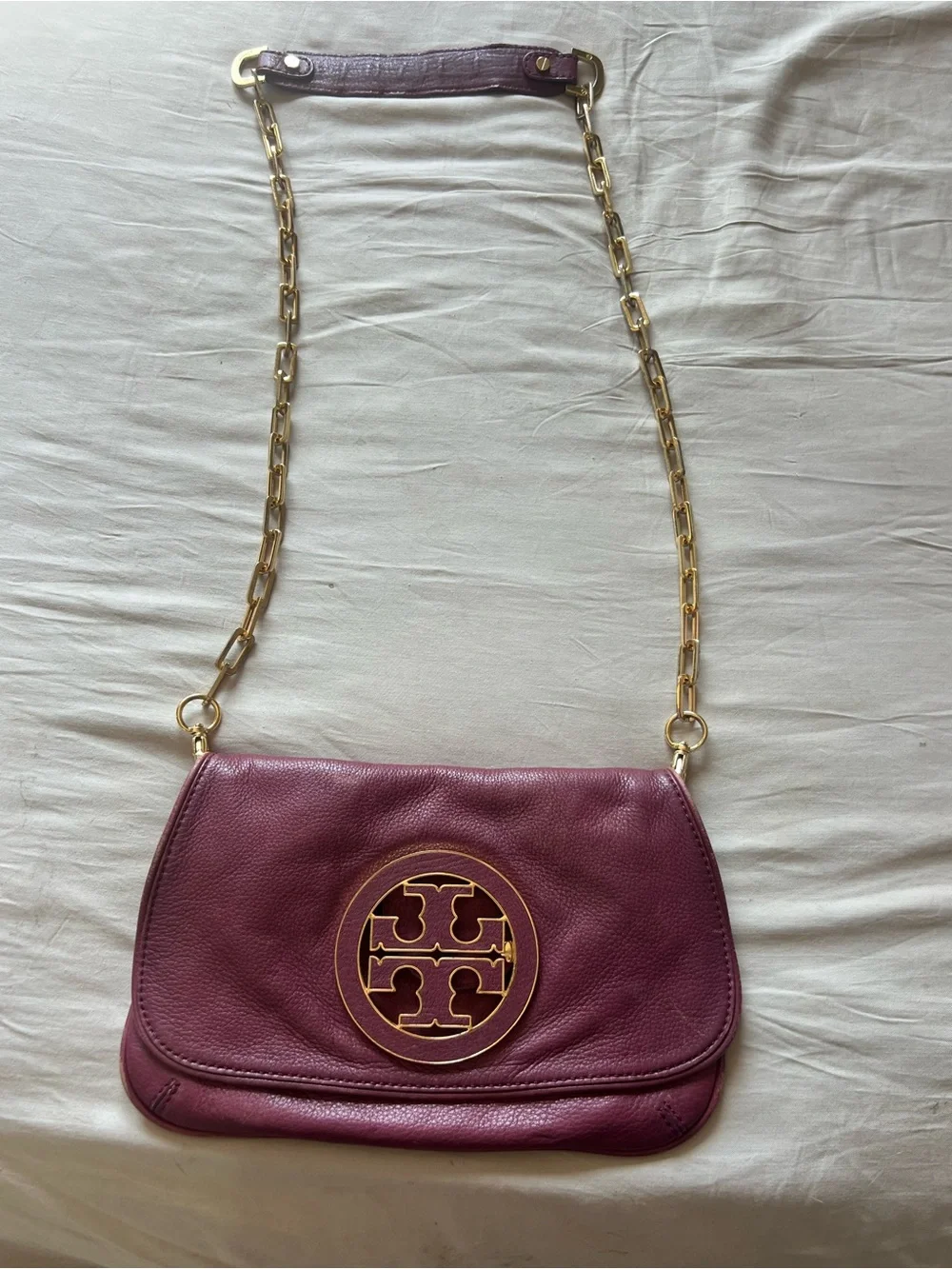 Tory Burch Amanda Crossbody Clutch Bag in Plum